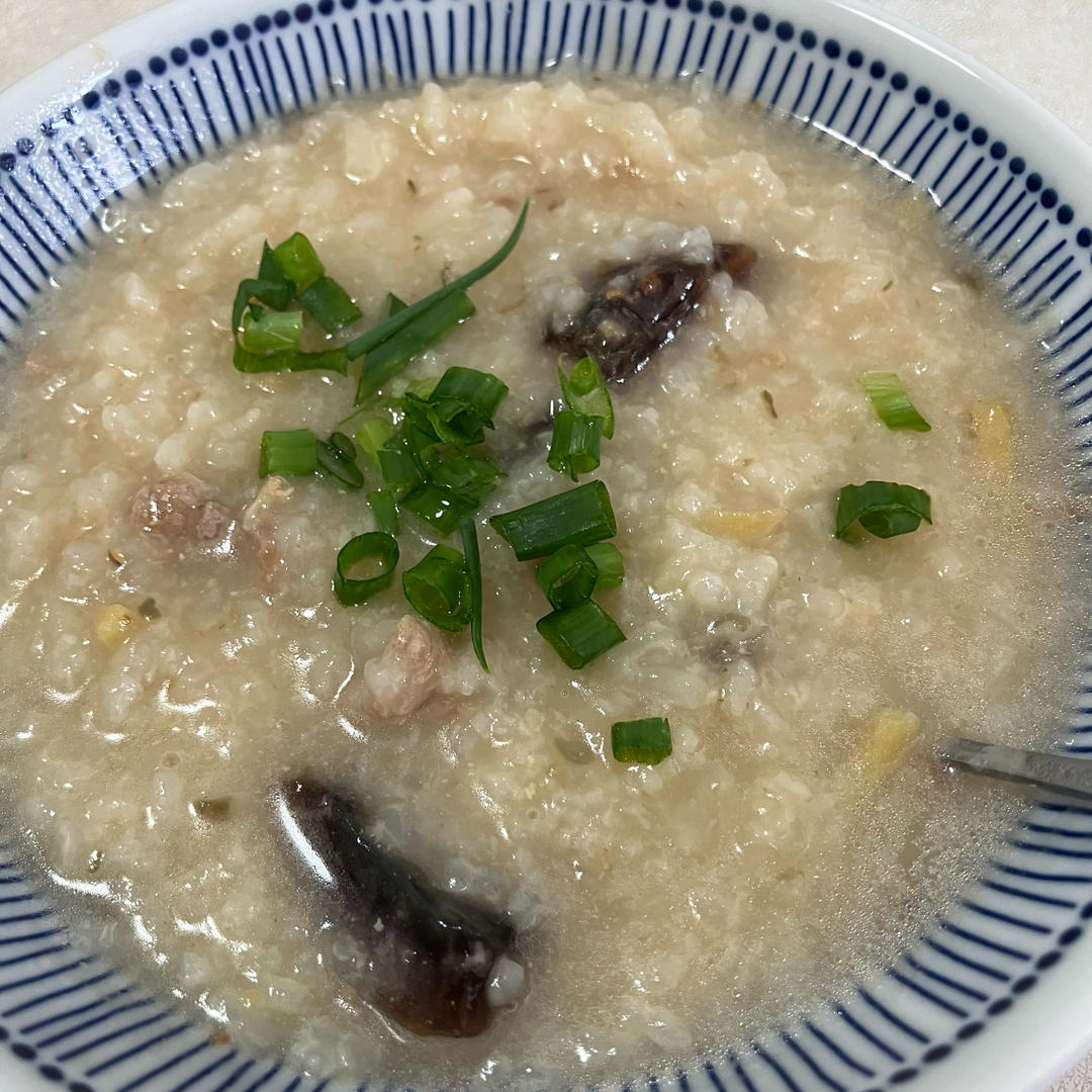 妈妈👩教我做的皮蛋瘦肉粥🥣简单快捷美味😋