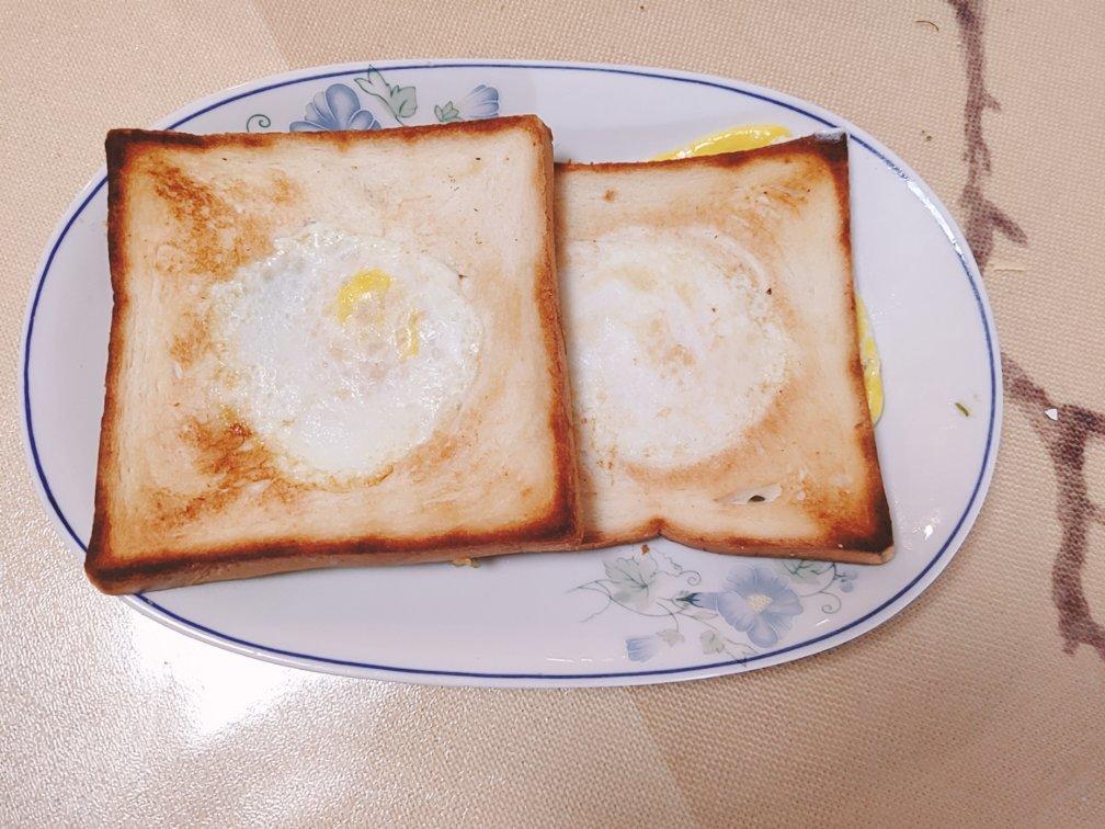 荷包蛋土司