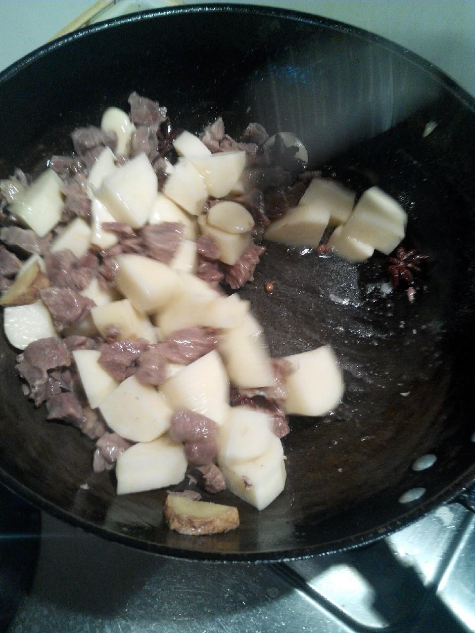 蒲大师教你做菜5-土豆炖牛腩的做法 步骤6