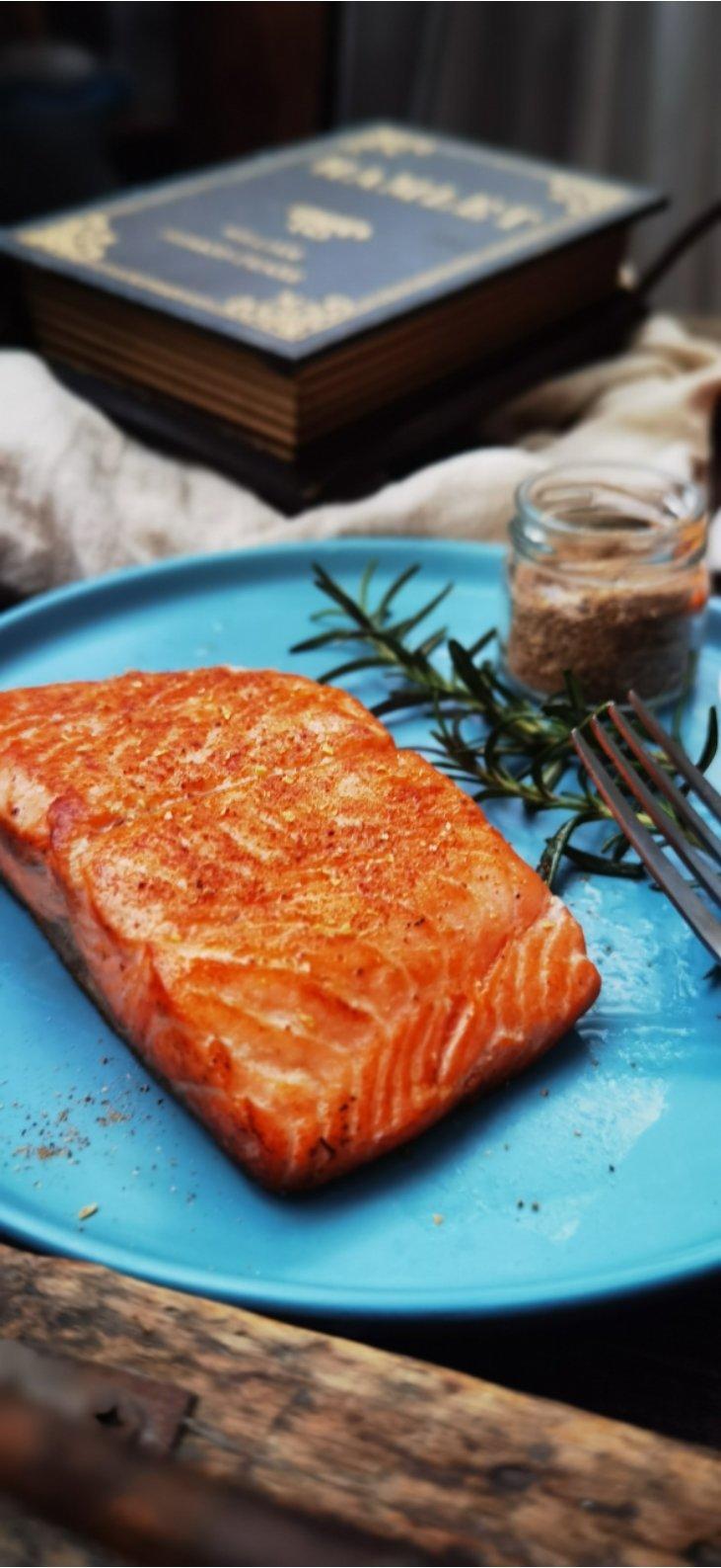 脆皮嫩肉——极致煎三文鱼