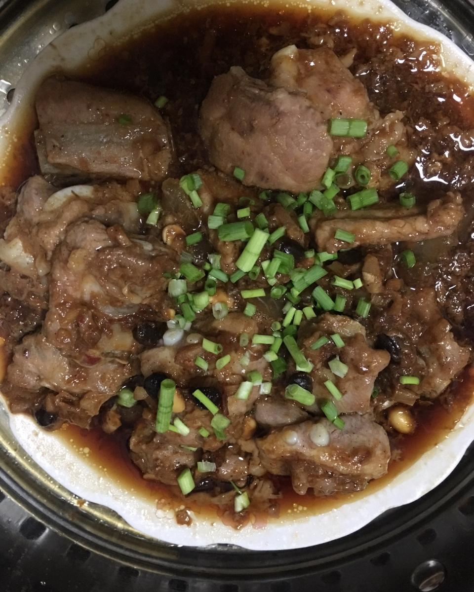 廚師長(zhǎng)教你：“鮑魚(yú)汁蒸排骨”的家常做法，味道很贊，先收藏起來(lái)