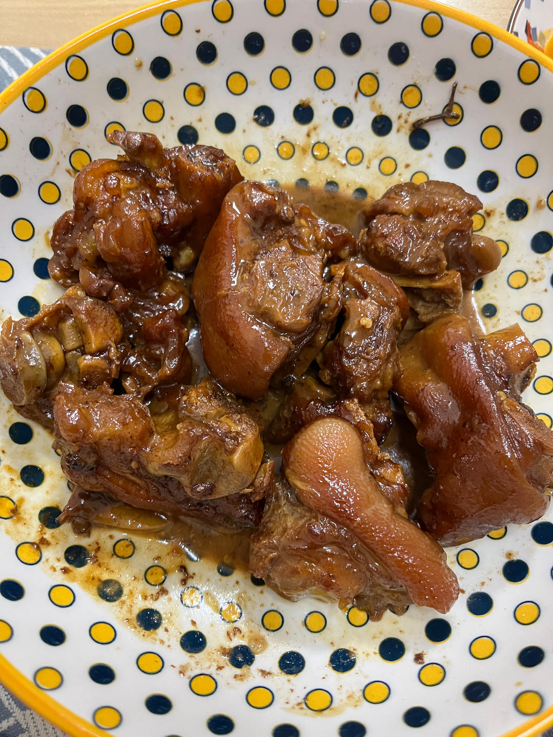 美味的家常菜：红烧猪蹄