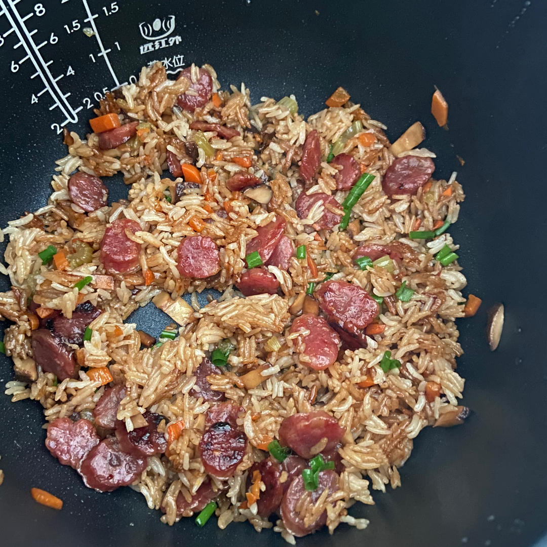 腊肠煲仔饭（电饭锅版）