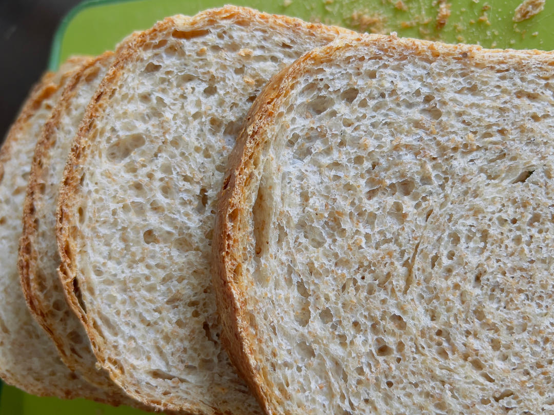 第三天依然柔软的粗全麦吐司