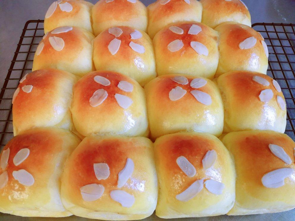 南瓜奶油小餐包（一次发酵）