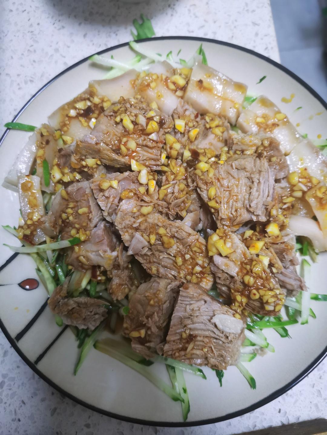 厨师长教你：“蒜泥白肉”的家常做法，看的口水直流