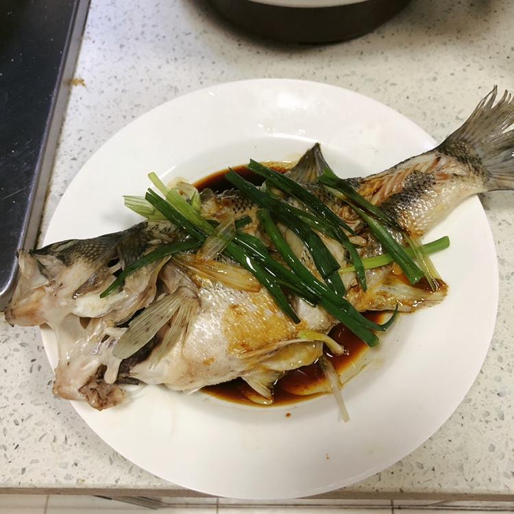 蒸鲈鱼