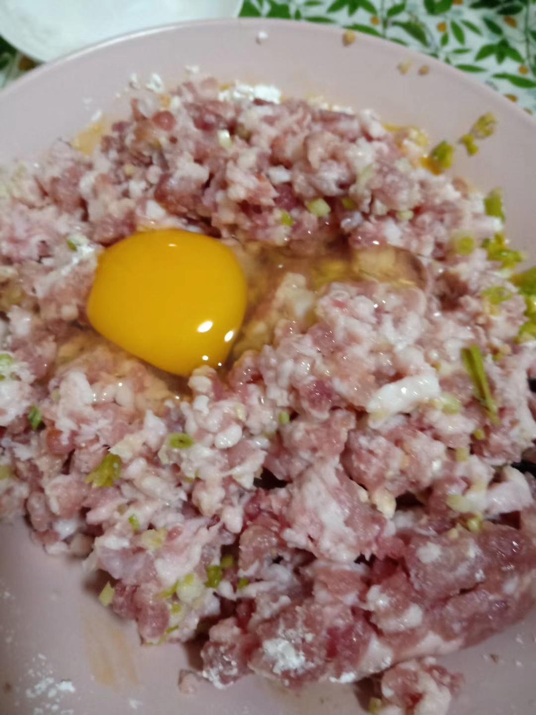 快手版红烧狮子头的做法 步骤1