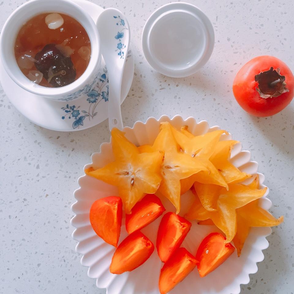桃胶银耳红枣羹