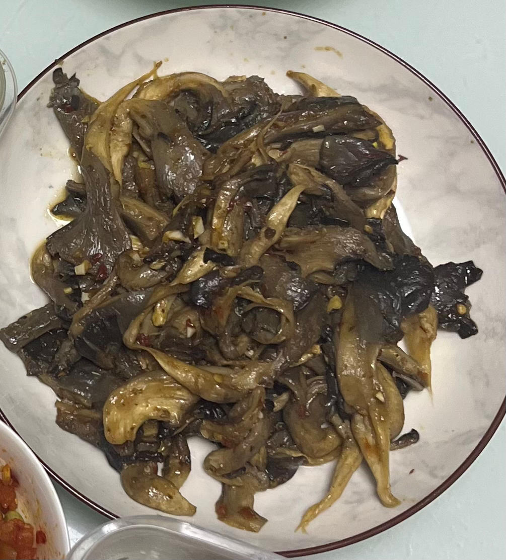 香辣美味的炒平菇