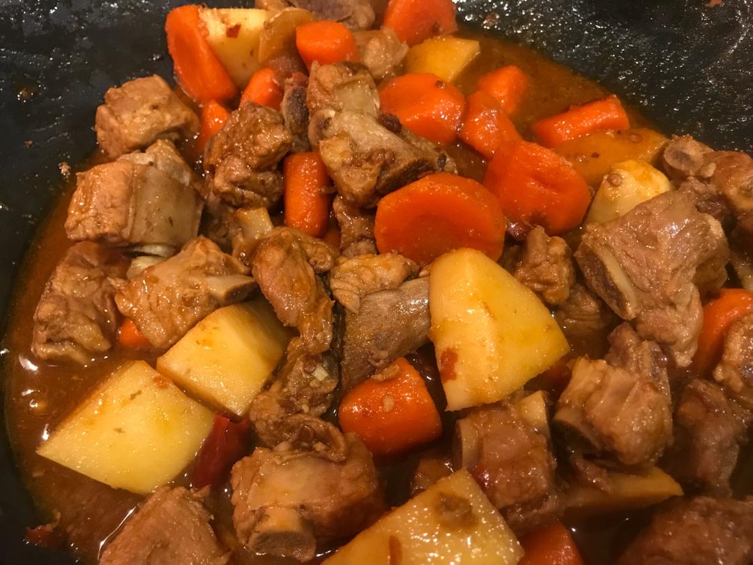 超级下饭的土豆烧排骨