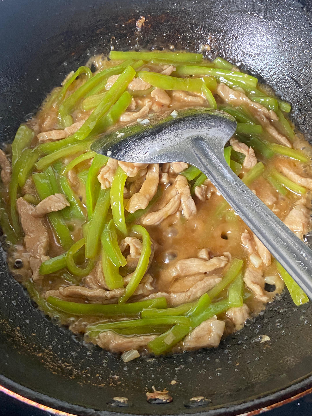 青椒肉丝，这样炒太好吃了。