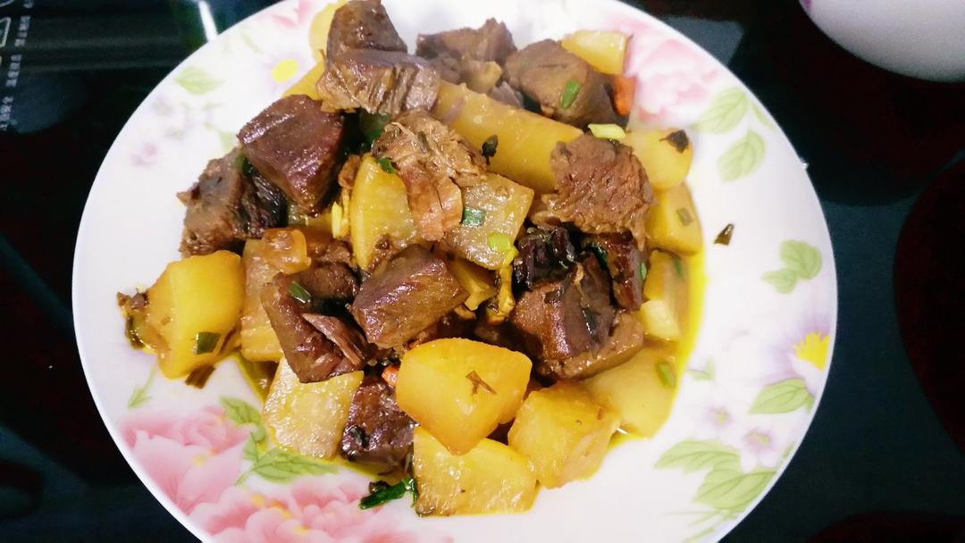 牛肉炖萝卜