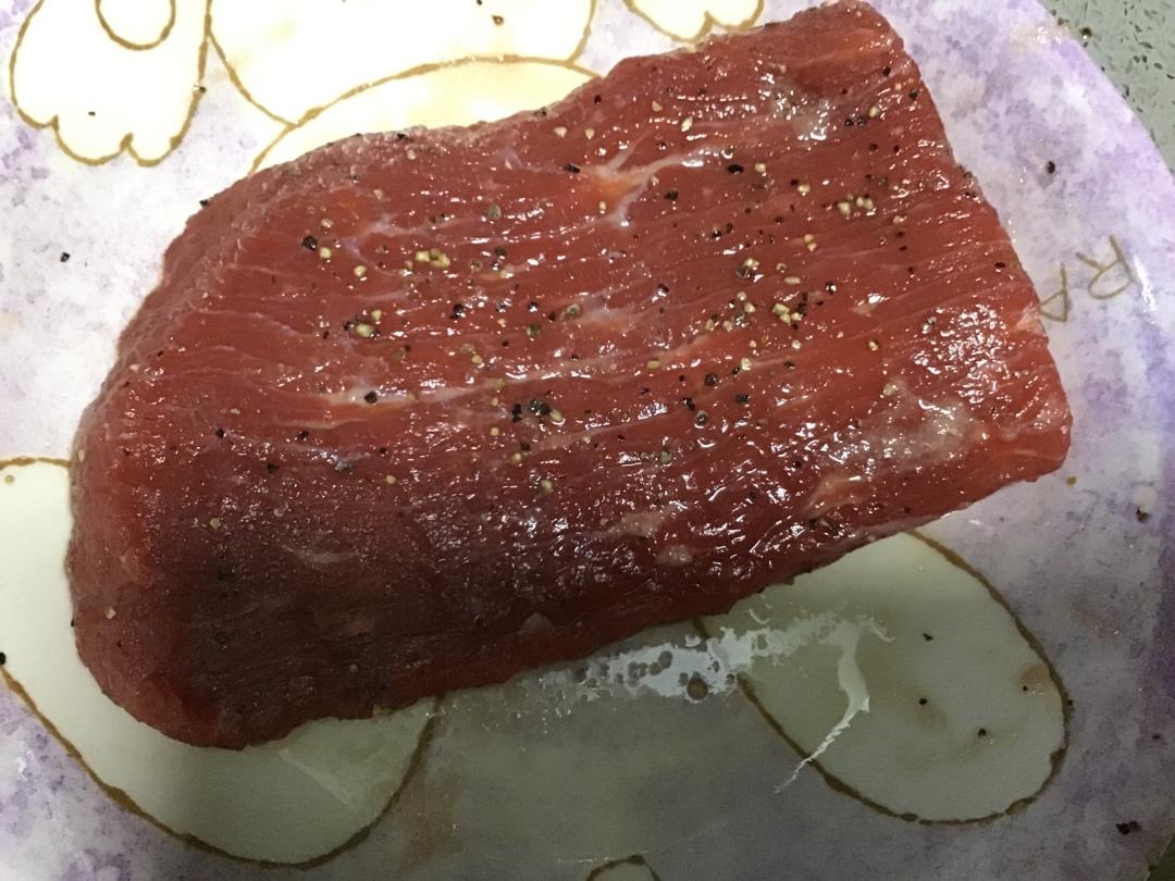 这些煎牛排的小技巧你们都会吗？