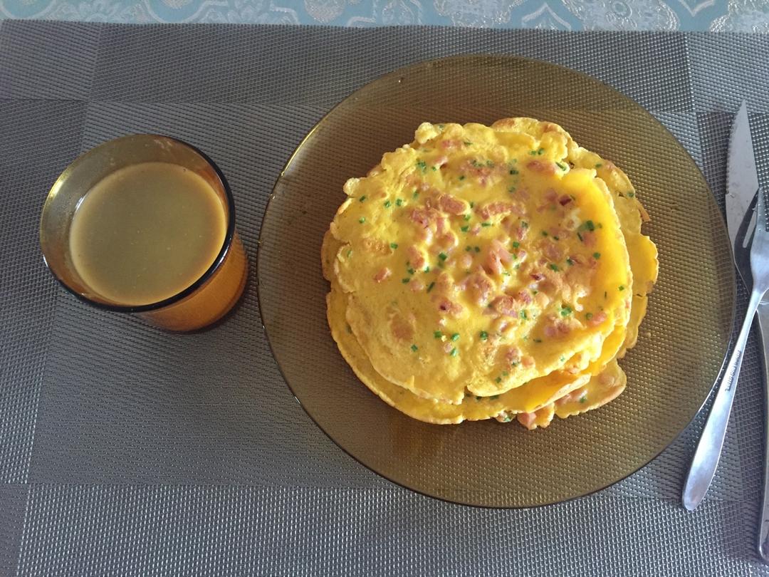 火腿肠葱花鸡蛋饼
