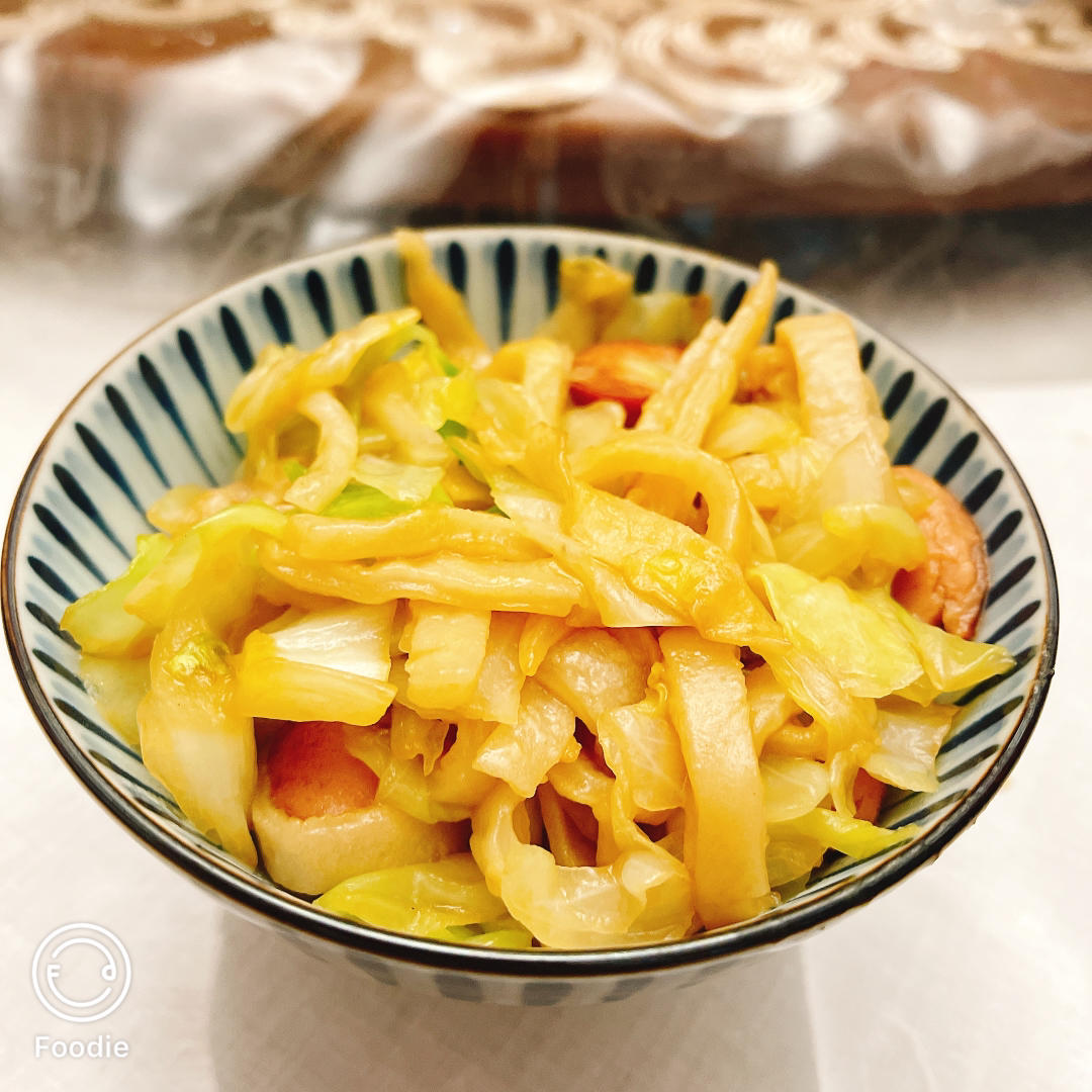 两斤圆白菜半斤饼丝炒的饼