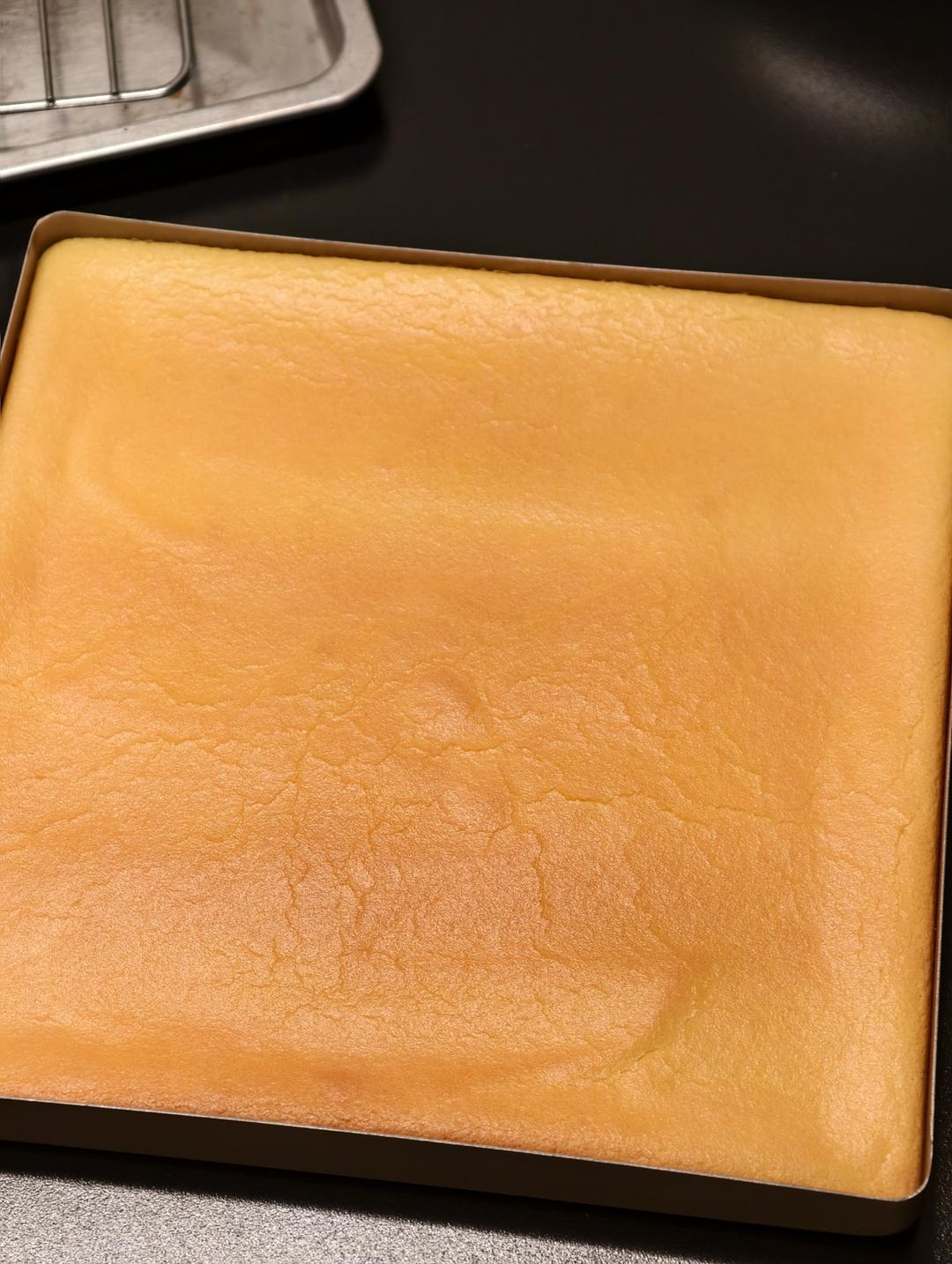 超详细的瑞士卷奶油蛋糕卷原味蛋糕卷的制作方法 饱满不掉皮不开裂（附模具换算方法）