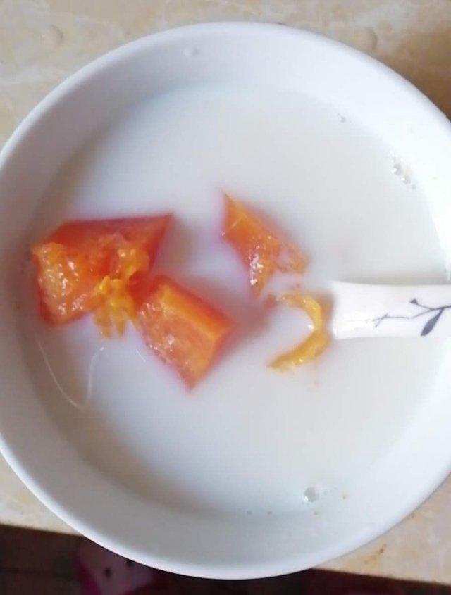 鲜奶炖木瓜