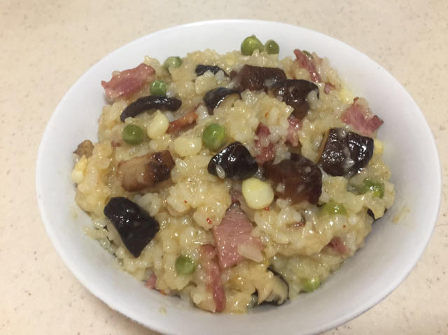 豌豆腊肉糯米饭