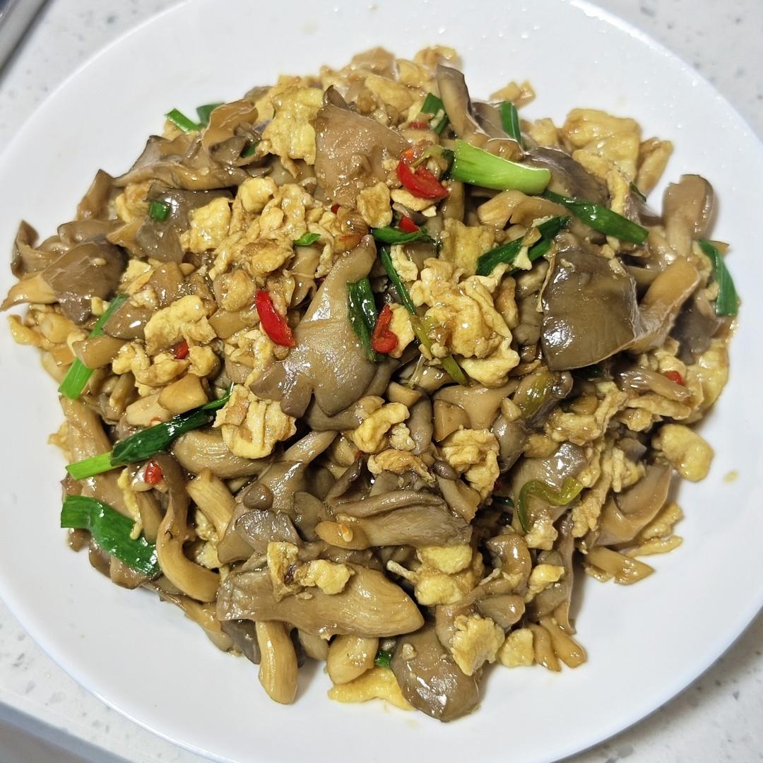 平菇青椒炒鸡蛋 好吃又营养的超快手家常菜