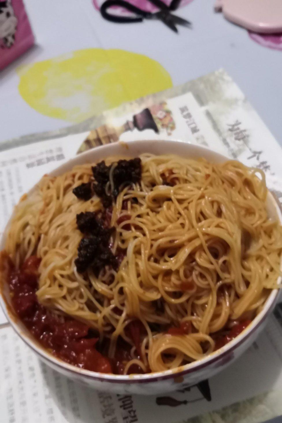 番茄熏肉酱伴面