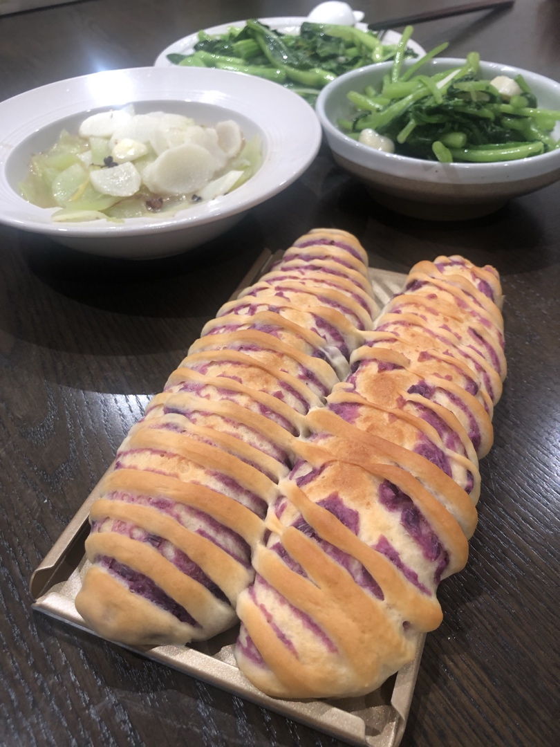 紫薯毛毛虫面包