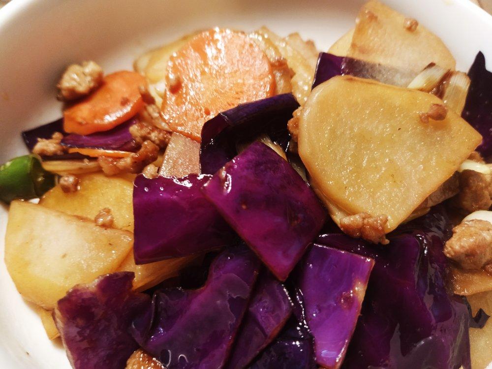 干锅紫甘蓝土豆片