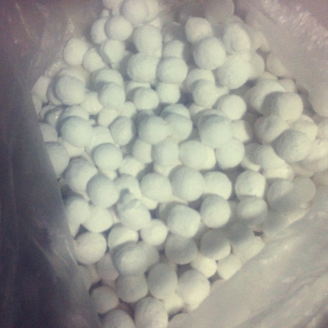 如何快速搓小汤圆且汤圆堆放在一起相互之间不粘连？