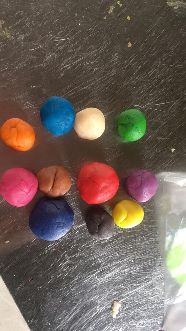 用面粉自制橡皮泥，2块钱搞定一大包