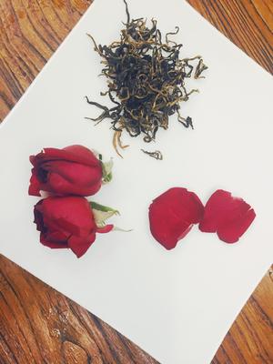 玫瑰红茶-鲜玫瑰版的做法 步骤1