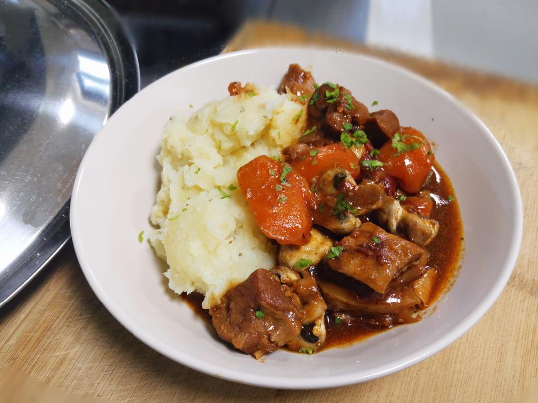 红酒炖牛肉，经典欧洲美味
