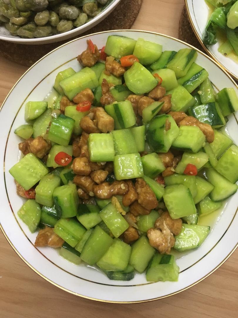 好吃不胖‼️低脂低热量 超简单青瓜炒鸡胸肉