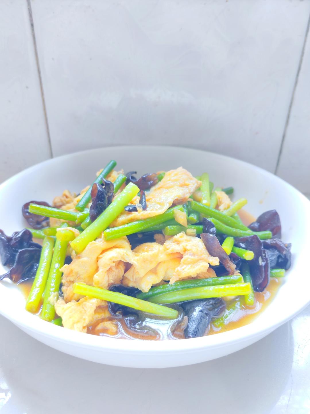 蒜薹这样炒，鲜香入味！好吃又营养🍚