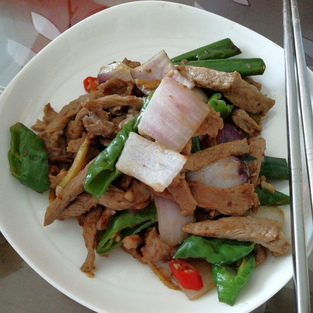 爆炒尖椒牛肉
