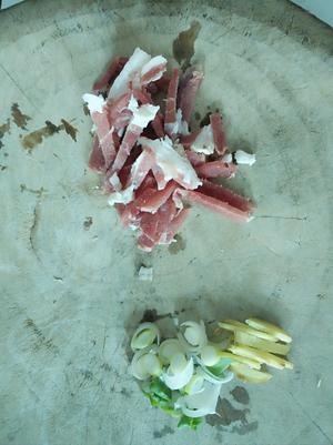 小白菜炒肉的做法 步骤2