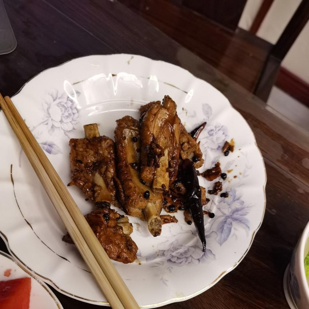 啤酒烧排骨（好吃到吼吼～）