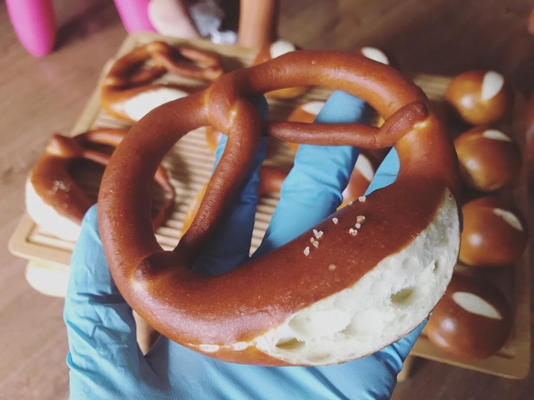 德国结、碱水红豆棒面包！