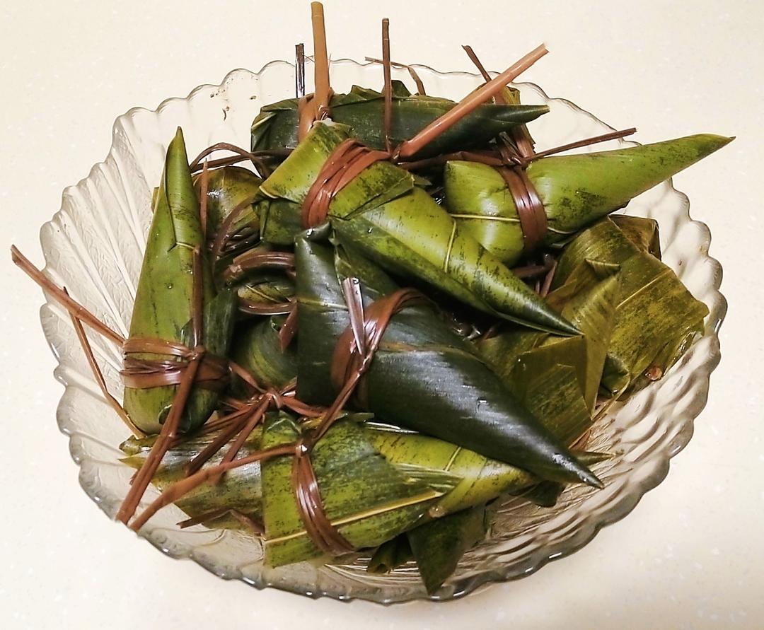 湖南羊角粽(自制叉烧蛋黄馅)的做法 步骤11