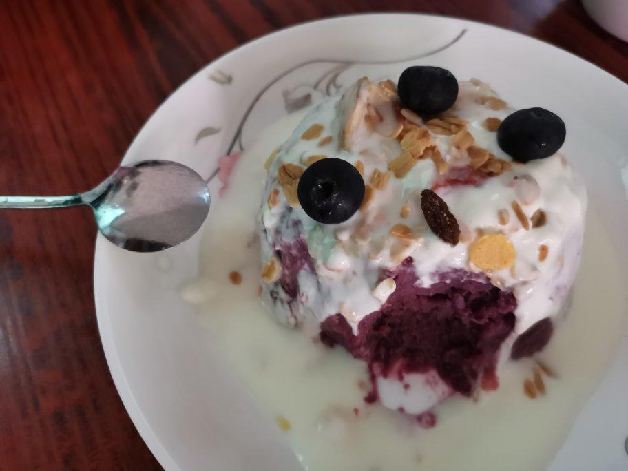 减肥减脂早餐—紫薯酸奶燕麦片＋手机拍照