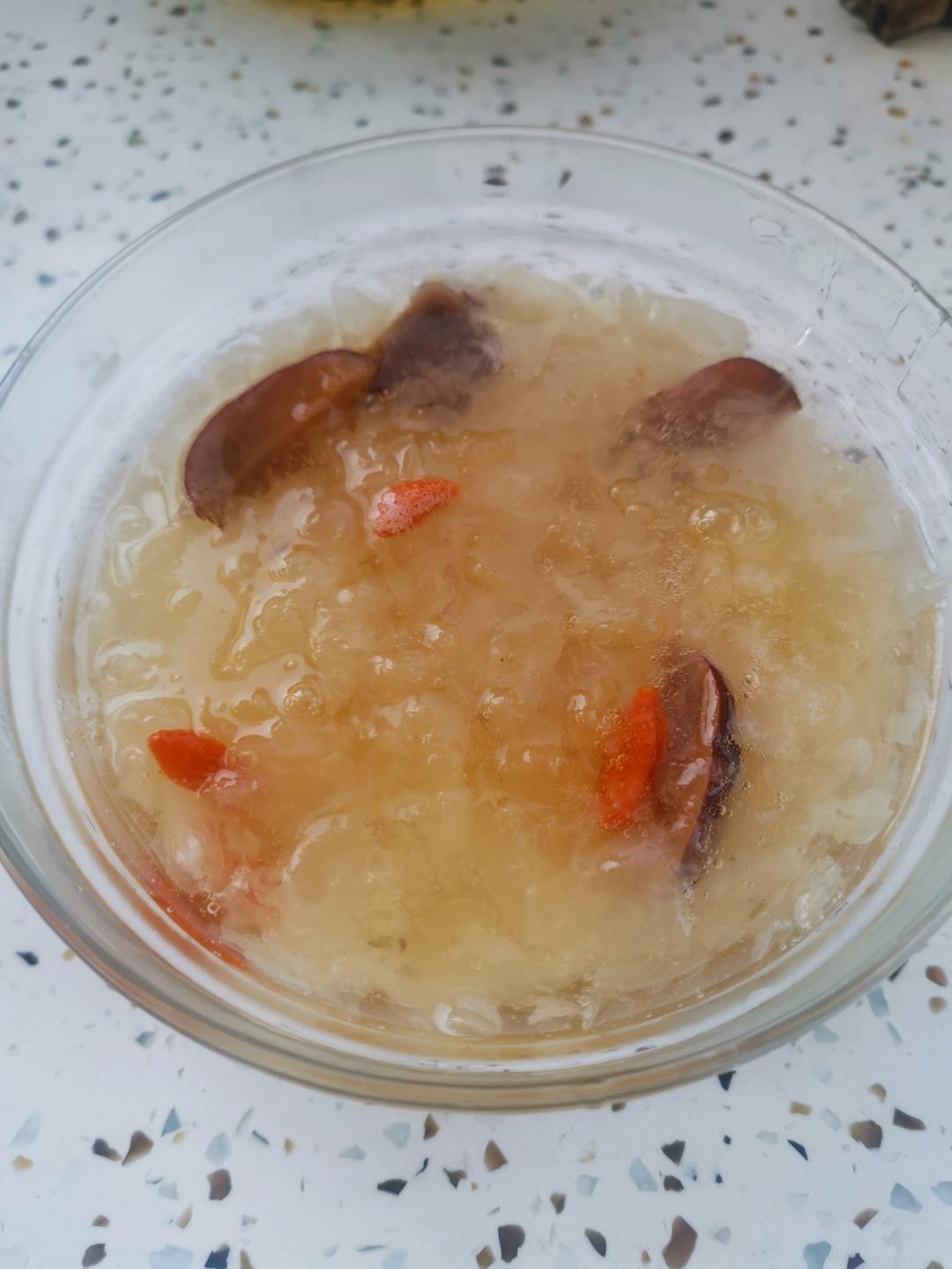 怎样煮出胶的银耳羹