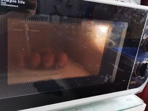 不焦不水的烤烟薯（微波炉版烤红薯）的做法 步骤6