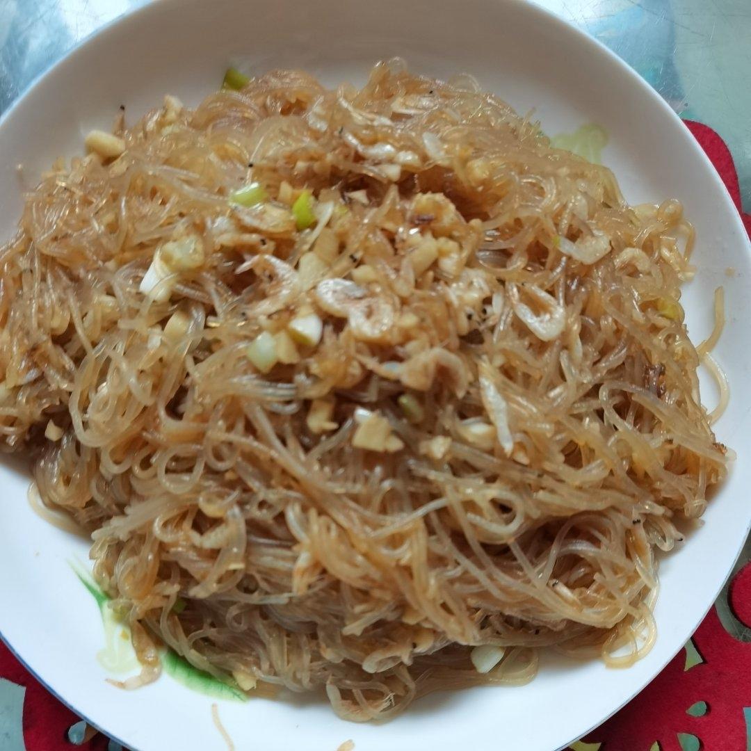 一吃就会爱上～虾皮炒粉丝