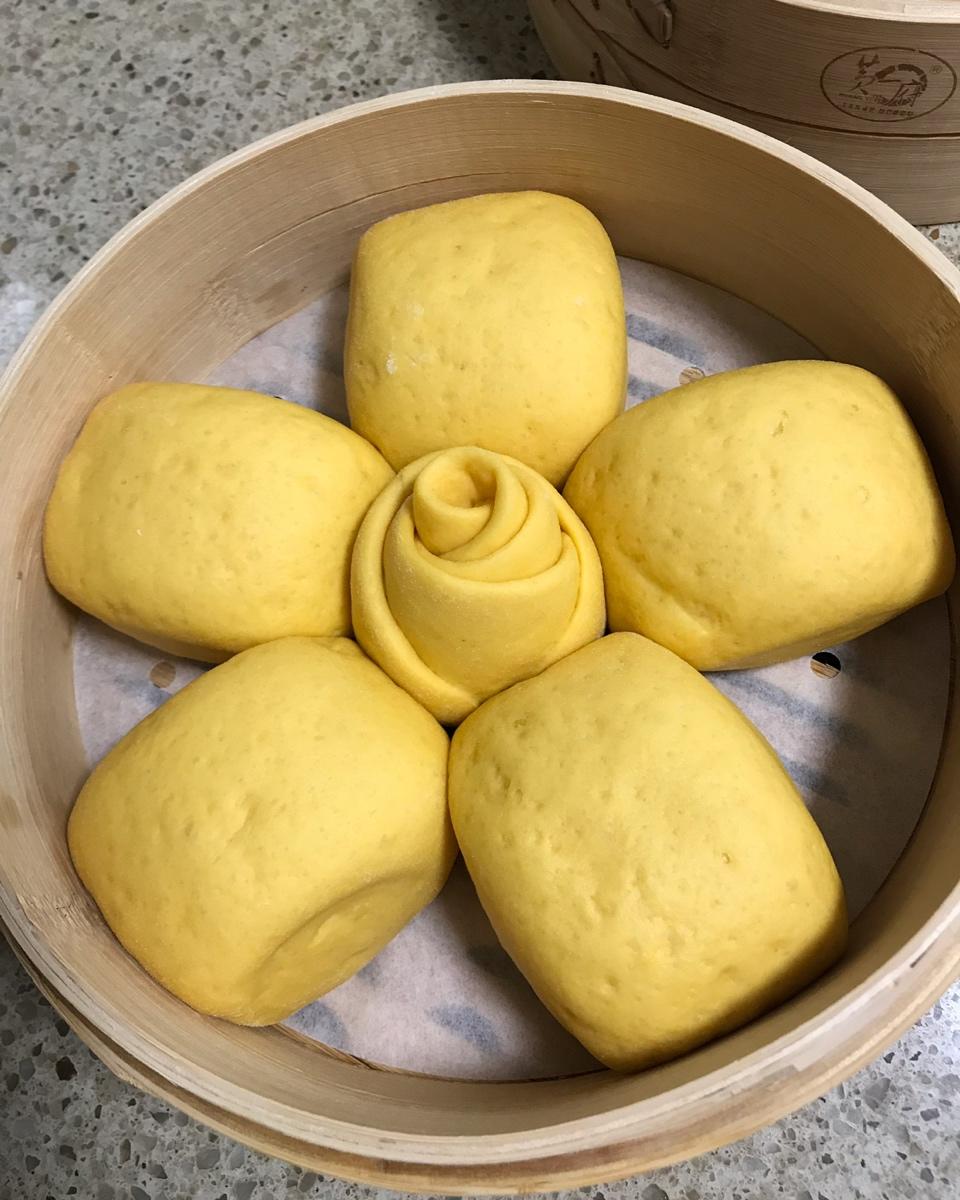 新手也可以--详解如何做出人见人爱、金黄的南瓜馒头