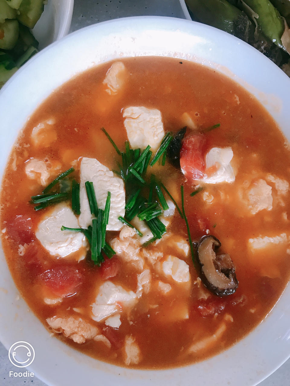 味鲜汤浓的番茄菌菇豆腐汤