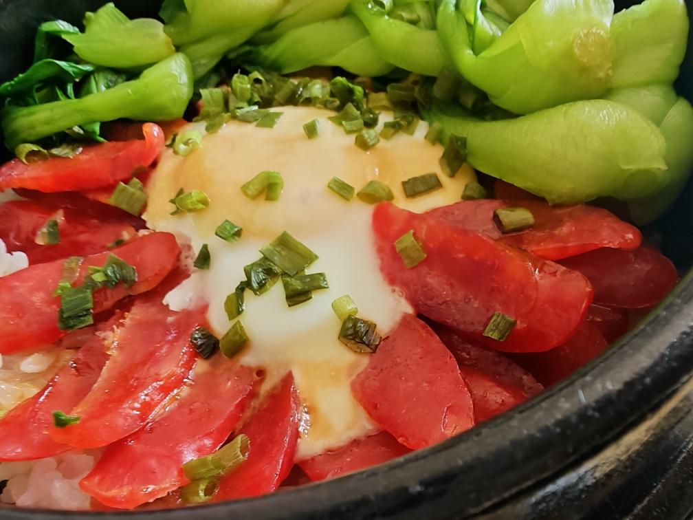 保姆级的「腊味煲仔饭2.0」加强版来了，地道老广味～