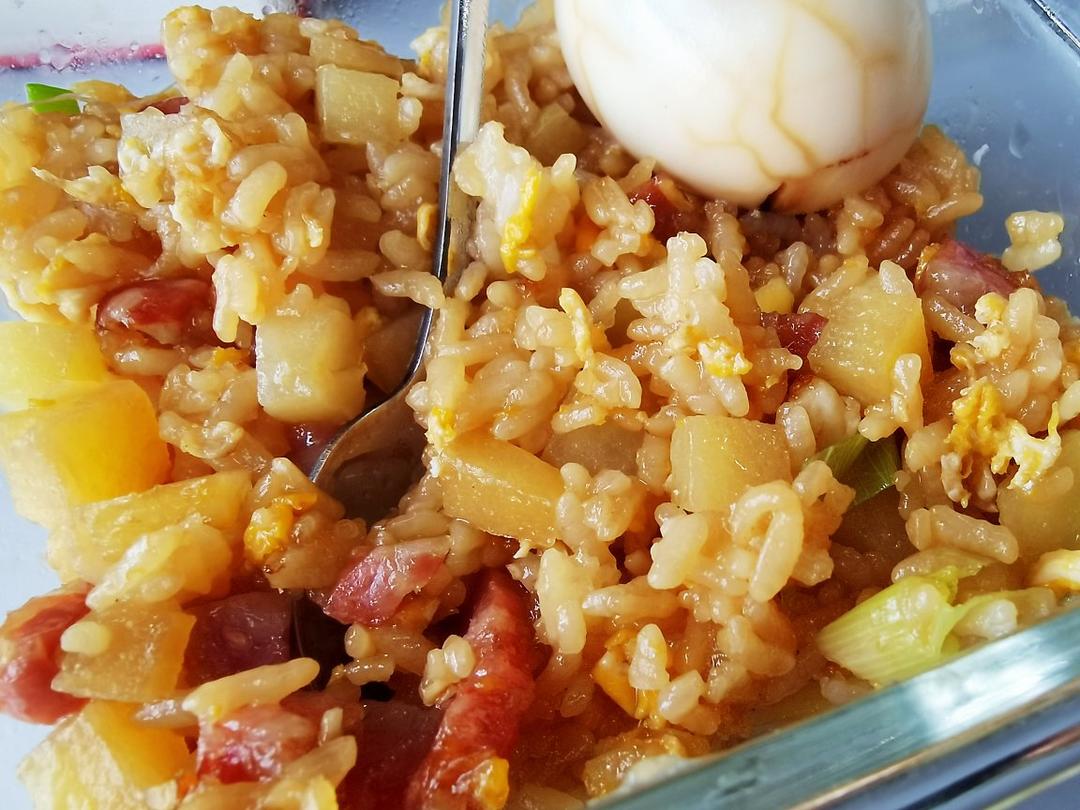 邻居抢着来我家吃土豆香肠炒饭，原来这么香！