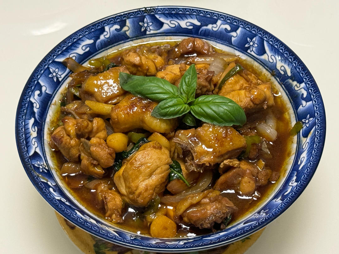 厨师长教你：“三杯鸡”的家常做法，汁香味浓，鲜嫩爽滑