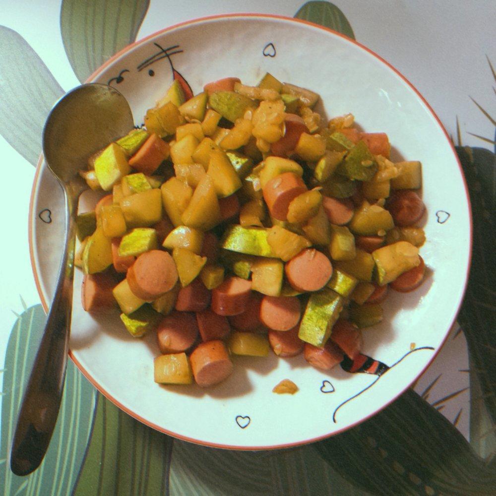 西葫芦炒火腿丁