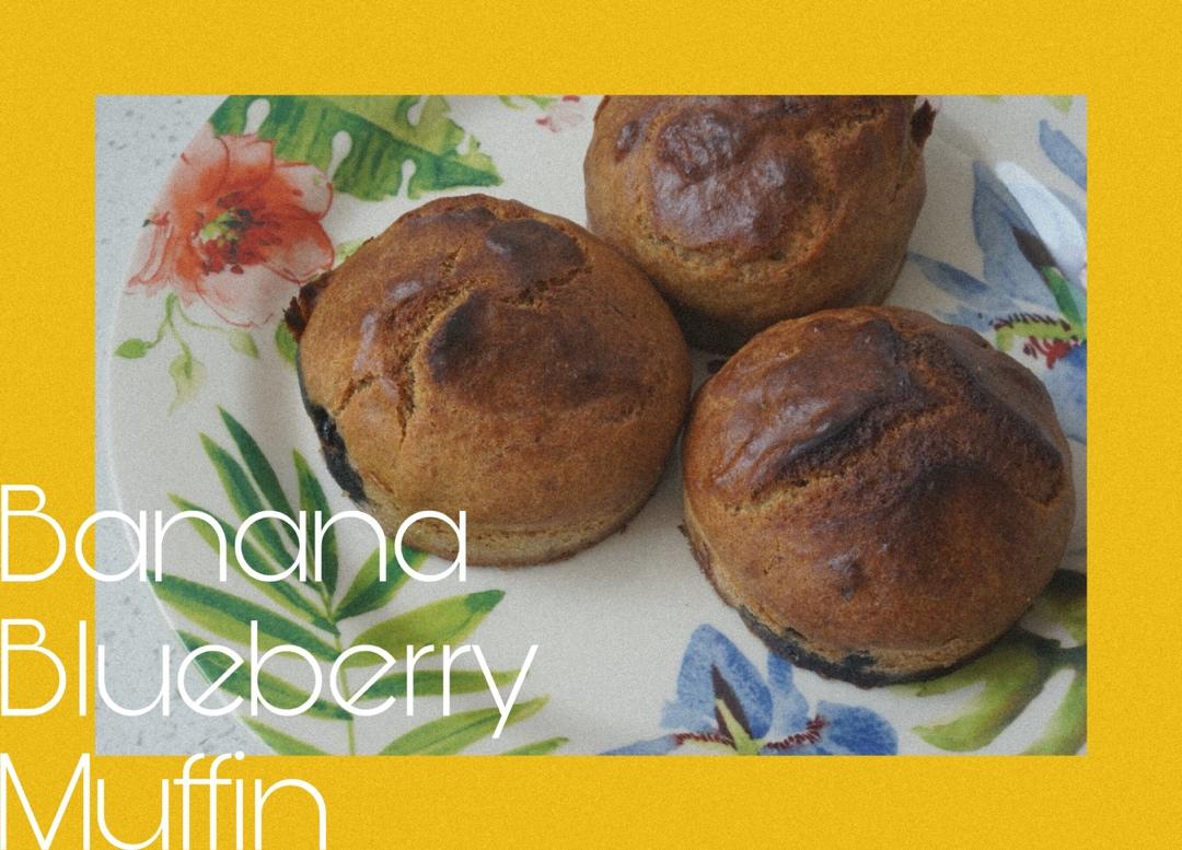 准备祖传的香蕉蓝莓玛芬蛋糕