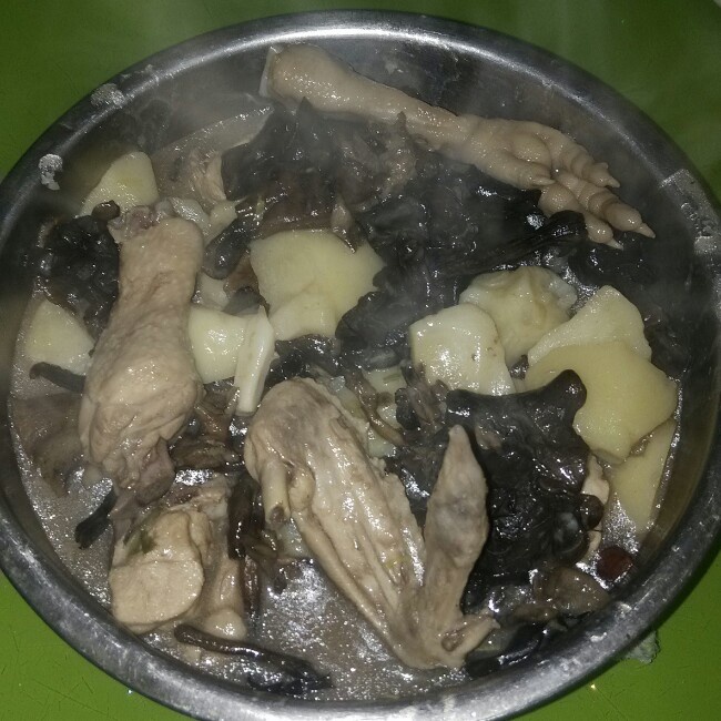 小鸡炖蘑菇